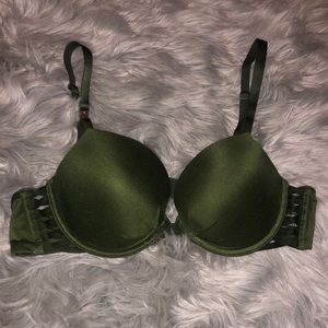 Victoria’s Secret Push-up/Plunge bra